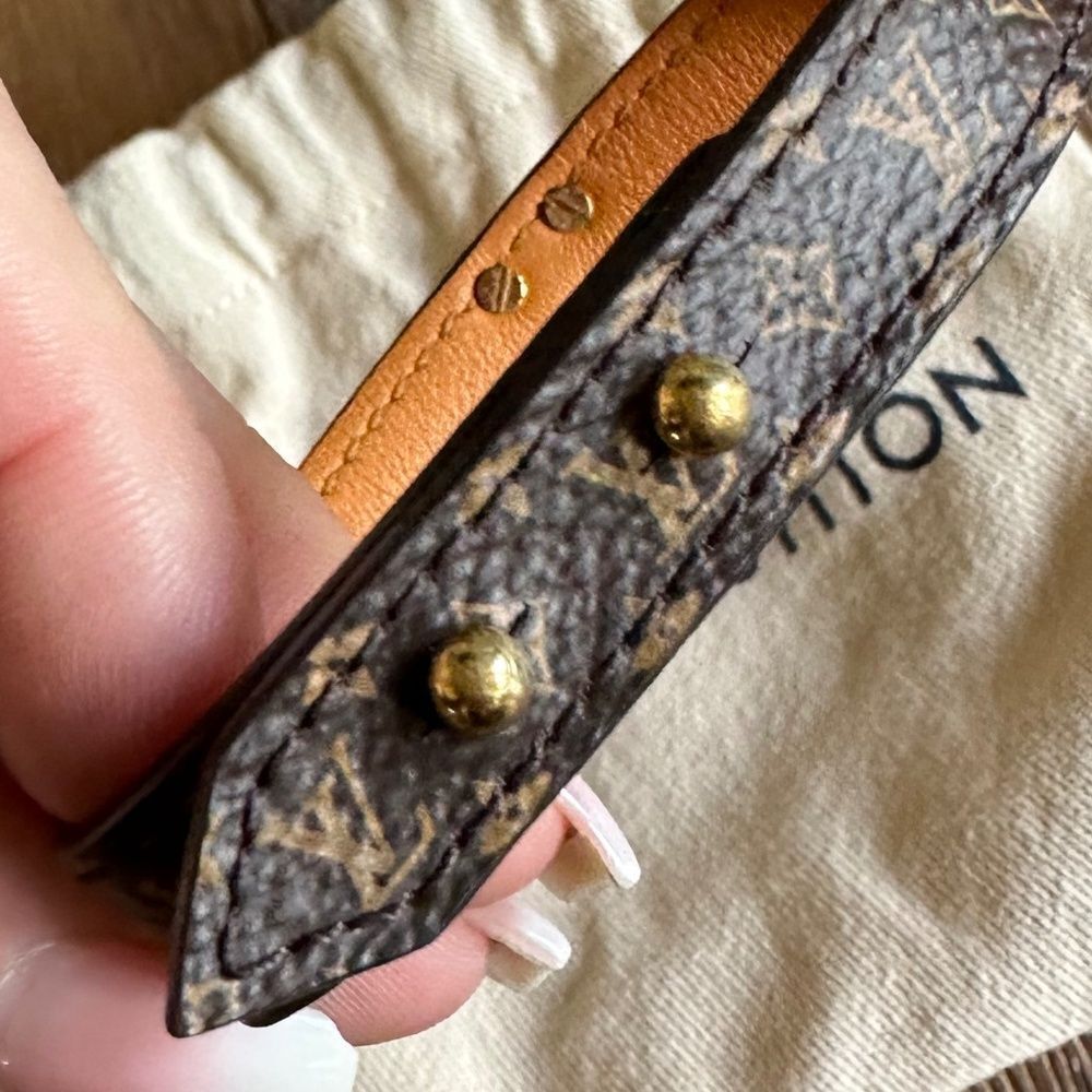 Authentic Louis Vuitton Essential V Bracelet - Picture 6 of 12